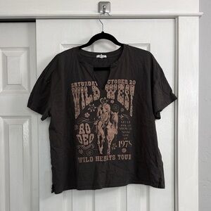 🌵 3 for $20 Maurice’s modest crop T shirt